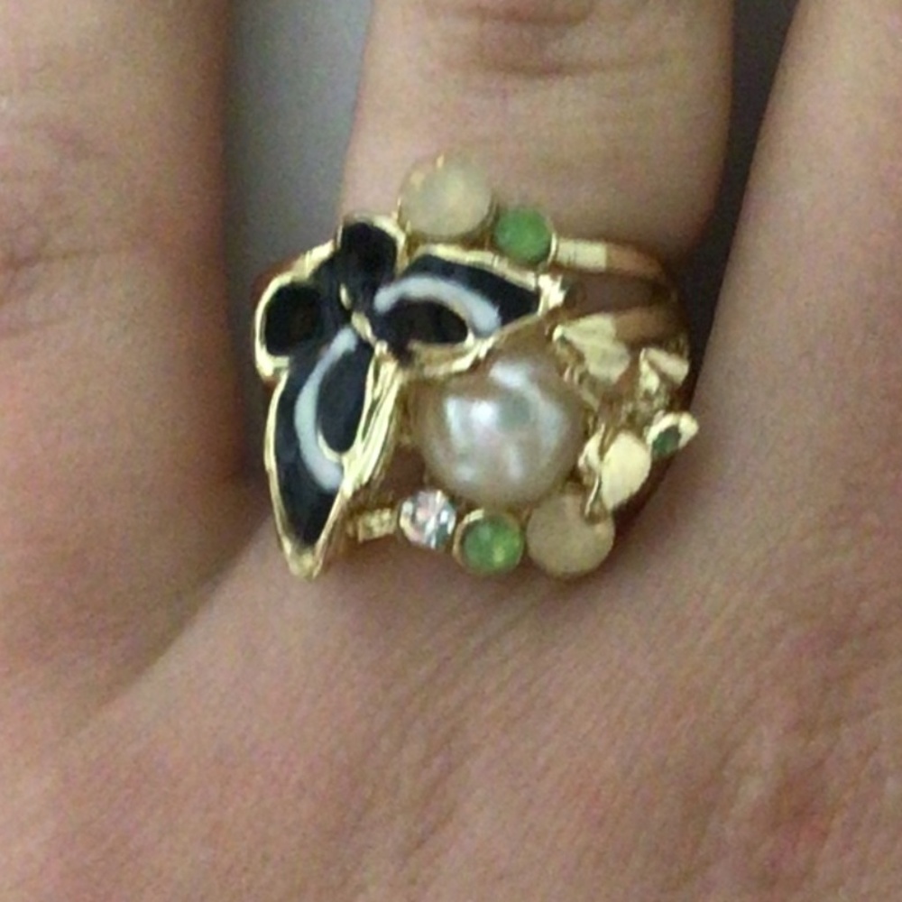 Gorgeous bejeweled butterfly ring